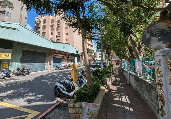 蘆洲仁愛國小旁26株路樹有公安疑慮  6/15後移除 | 華視新聞