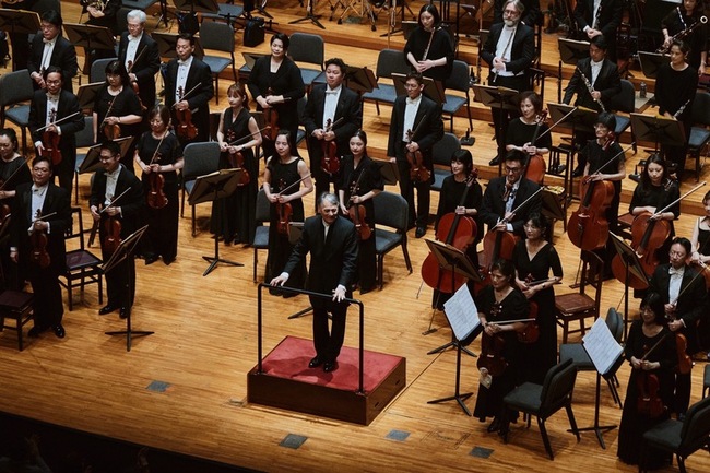 NSO日巡到大阪 橘高校學子成粉絲要向指揮多學習 | 華視新聞