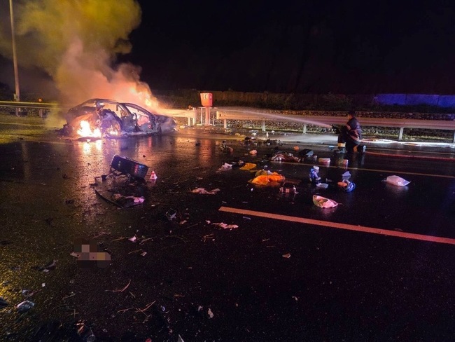 國3中寮隧道出口事故  車輛撞護欄起火釀1死 | 華視新聞