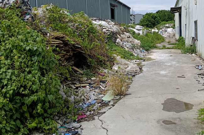 土地出租遭亂倒廢棄物 台南地主花數百萬清1年 | 華視新聞