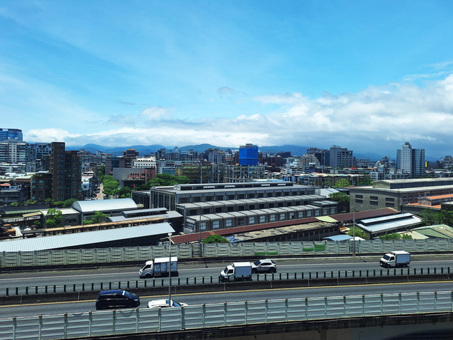 六都5月買賣移轉棟數年減36% 房仲：關稅戰衝擊買氣 | 華視新聞