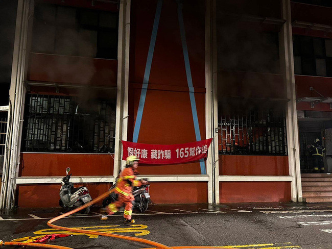 新北雙溪區公所1樓起火消防破門撲滅 3日仍正常上班 | 華視新聞