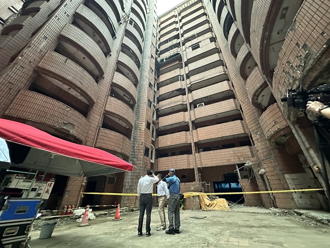 北市信義區海砂屋都更案拆除 歷經25年整合 | 華視新聞