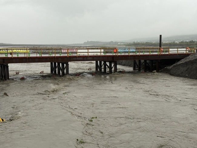 花蓮南區雨勢不斷 玉里長良、高寮便道預防性封閉 | 華視新聞