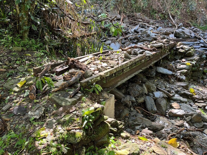 修復八通關越道路鹿鳴吊橋路段 手作步道開課