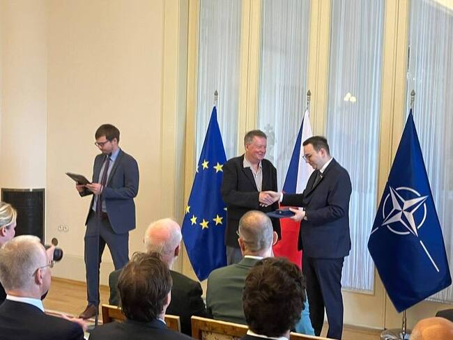 馬定和獲捷克外交功績勳章 創智庫提升政府對中警覺 | 華視新聞