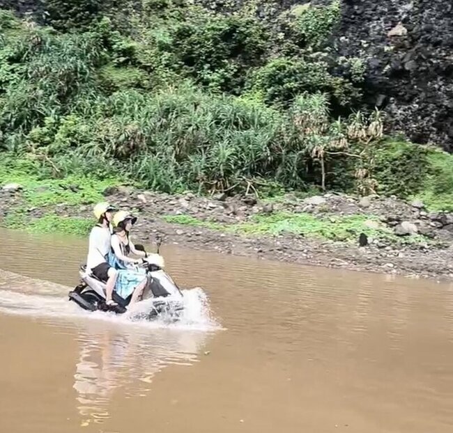 台東蘭嶼大雨水漫環島公路 淹水高度逾1/3輪胎 | 華視新聞