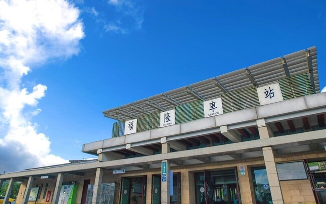 台鐵暑假週末3列自強增停福隆站 配合沙雕藝術季 | 華視新聞