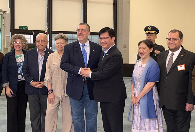 瓜地馬拉總統抵台訪問 盼深化雙邊工作加強友誼 | 華視新聞