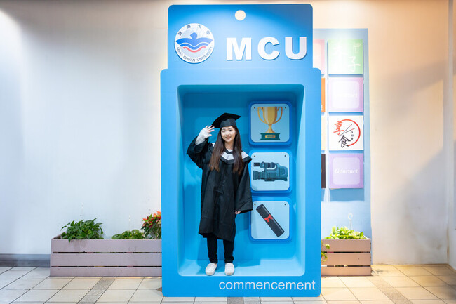 銘傳畢典設創意拍照區 讓畢業生化身AI公仔 | 華視新聞