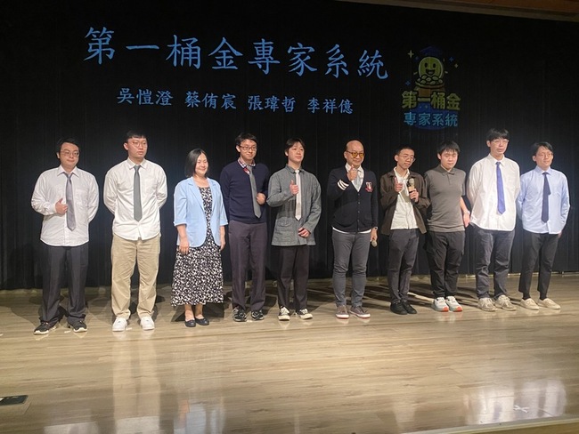 清大生用AI找第一桶金  程式語言家教賺最快 | 華視新聞