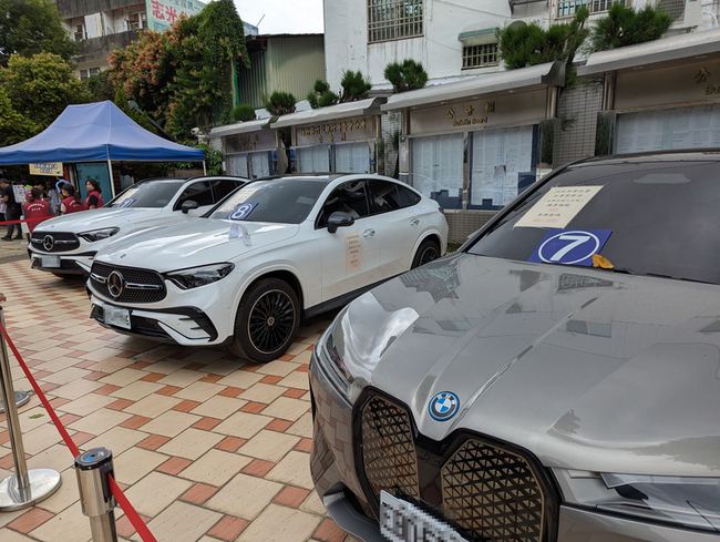 中檢囑託執行署法拍詐團扣案物 4車拍出1021萬 | 華視新聞