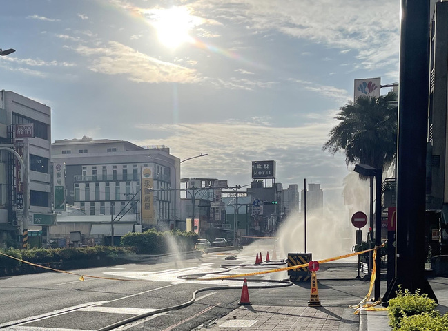 台南永康瓦斯外洩封街逾12小時 仍未尋獲管線 | 華視新聞