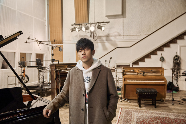 周杰倫朝聖披頭四錄音室 創作心大發彈鋼琴即興曲 | 華視新聞