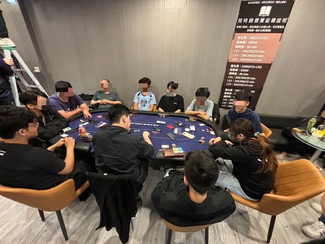 大學旁經營德州撲克吸引學生賭客  嘉縣警逮21人 | 華視新聞