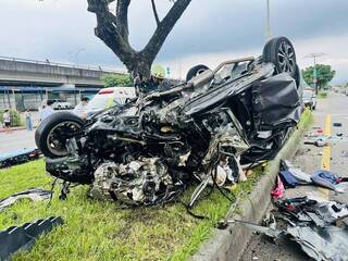 北市自小客車撞遊覽車翻覆 2人無呼吸心跳送醫