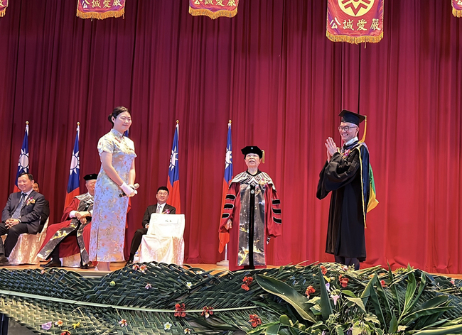 獲頒台東大學名譽博士  陳樹菊：聽到時差點昏倒 | 華視新聞