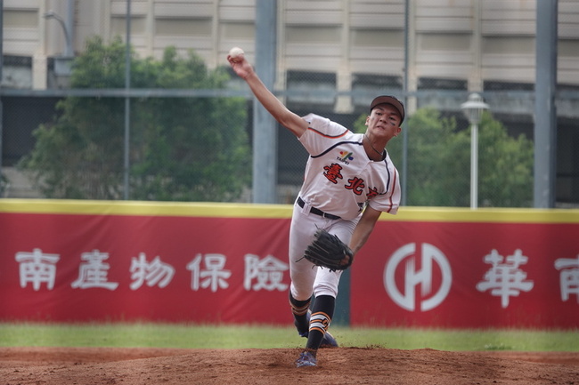 華南青少棒曾乙喆投打建功 北市擊退台中晉冠軍戰 | 華視新聞