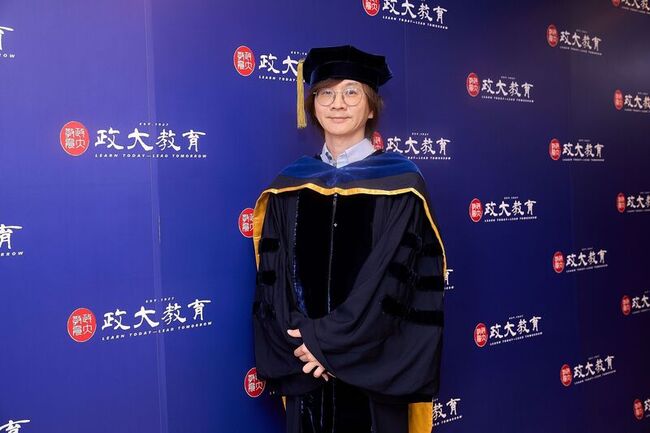 音樂人林隆璇60歲獲政大博士 華梵畢業生4成熟齡 | 華視新聞