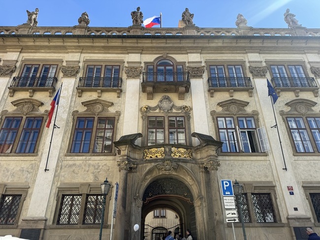 捷克文化部如藝文殿堂 設典雅畫廊、珍藏1.4萬冊古書 | 華視新聞