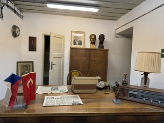 捷克交通部內北韓地毯與防空洞  保存冷戰共產歷史