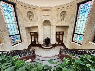 捷克地區發展部新藝術風格 雕塑展現消防保險精神