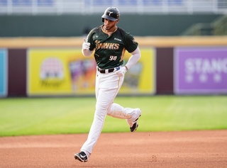 石萬金優質先發、魔鷹開轟 雄鷹斷桃猿主場連勝紀錄