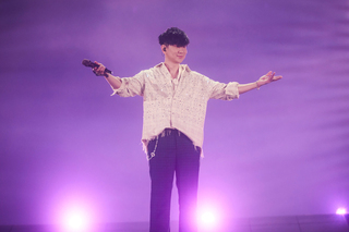 林俊傑邀合唱讚會唱又會喝 A-Lin自封行走的2片CD