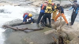 越籍移工後龍溪戲水失蹤 警消尋獲遺體卡消波塊