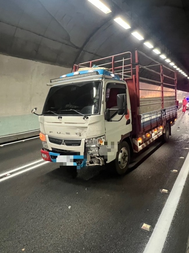 國5雪山隧道南向3車擦撞 一度回堵12公里 | 華視新聞