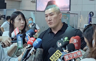 館長啟程訪中 稱全程直播了解經濟狀況