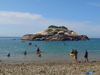 挑戰自我  北竿國中小畢業生登上無人島領證書