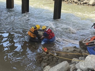 苗縣後龍溪釣客落水遭沖入涵管  救起已身亡