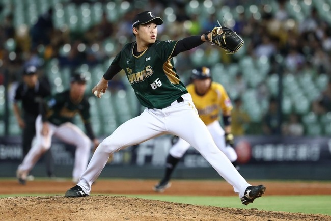 王柏融超前安雄鷹擊退兄弟 黃子豪奪生涯首勝 | 華視新聞