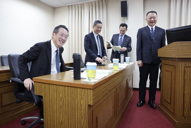 立院三讀提高軍人待遇 顧立雄盼兼顧國家施政衡平性 | 華視新聞