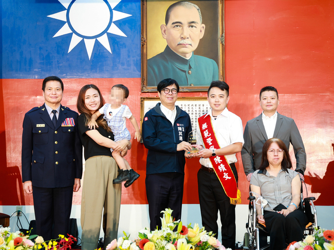 提前歡慶警察節  陳其邁：以所有基層警察為榮 | 華視新聞