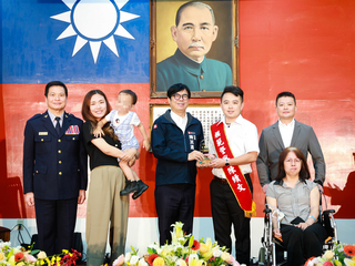 提前歡慶警察節  陳其邁：以所有基層警察為榮