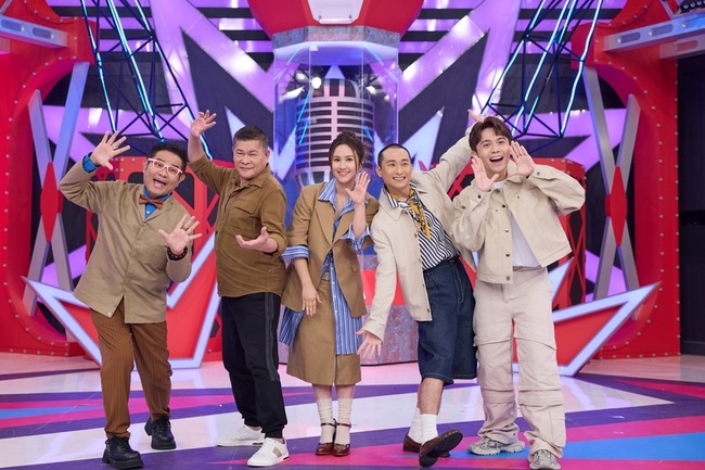 劉品言閃婚 許效舜提及3年前一起拜月老現好兆頭 | 華視新聞