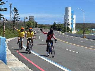 澎湖風櫃國小畢業挑戰  小鐵人迎海風留成長印記
