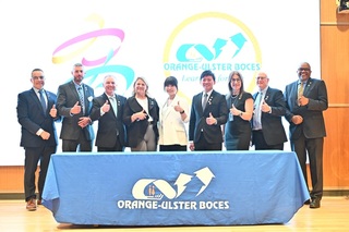 高市府團訪紐約橘郡簽教育備忘錄 小港高中締姐妹校