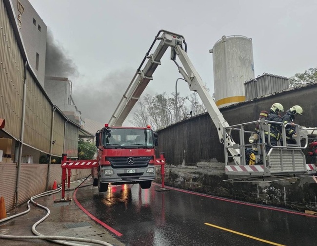 林口工廠火警傳1人受困  警消馳援中 | 華視新聞