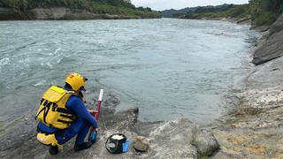 台中東勢民眾受困沙洲消防局馳援 水流急申請直升機