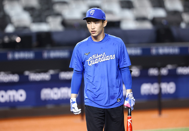 張進德大腿拉傷下二軍  劉俊豪準備蹲捕防意外 | 華視新聞