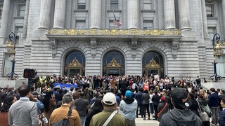 加州州長告川普洛杉磯派兵案開庭 法院外抗議聲不斷