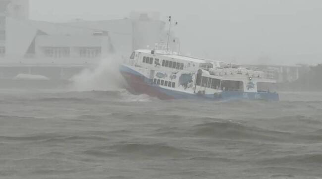 屏東豪雨風浪大  小琉球船班停航、原鄉多道路封閉 | 華視新聞