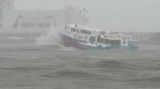 屏東豪雨風浪大  小琉球船班停航、原鄉多道路封閉