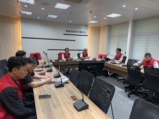 高雄豪雨估晚間漸緩  適逢大潮防範淹水