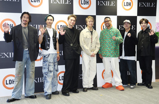 林志玲陪3歲兒唱跳表演 AKIRA笑喊要兒子當主唱