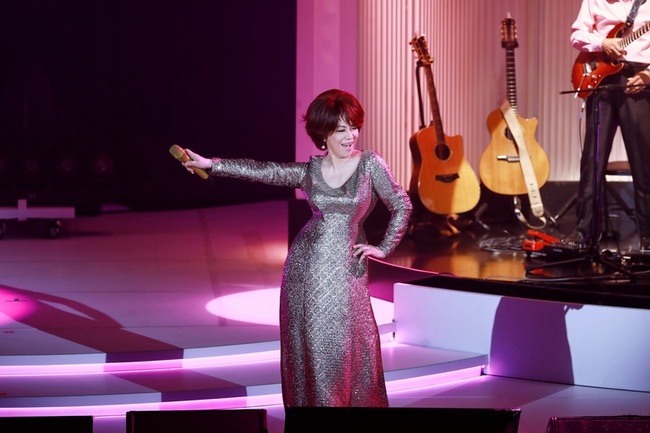 蔡琴開唱秀電臀舞 哼唱英文經典憶亡父落淚 | 華視新聞