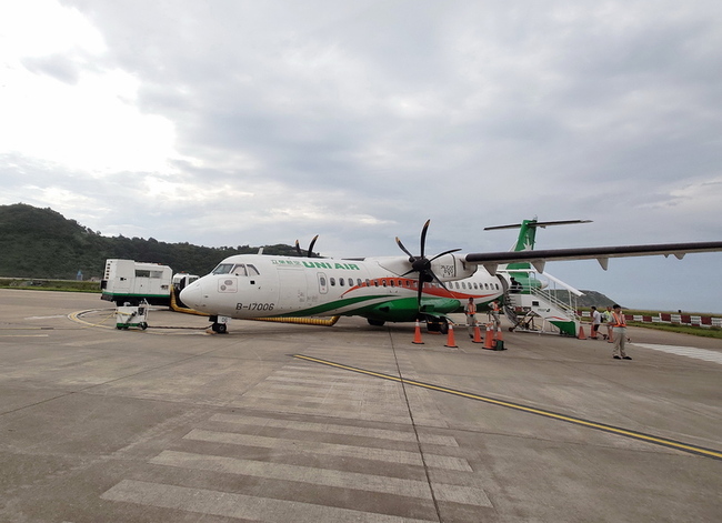 300人因天候滯留馬祖 預計6/15由4架次軍機疏運 | 華視新聞